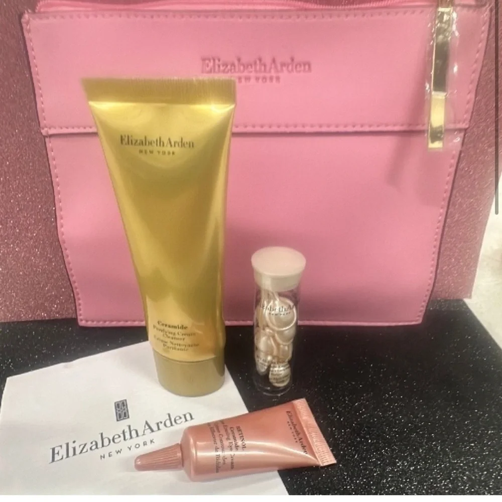 ELIZABETH ARDEN - NWOT Makeup Bag & 3 Travel Size Ceramide Products $140 Value